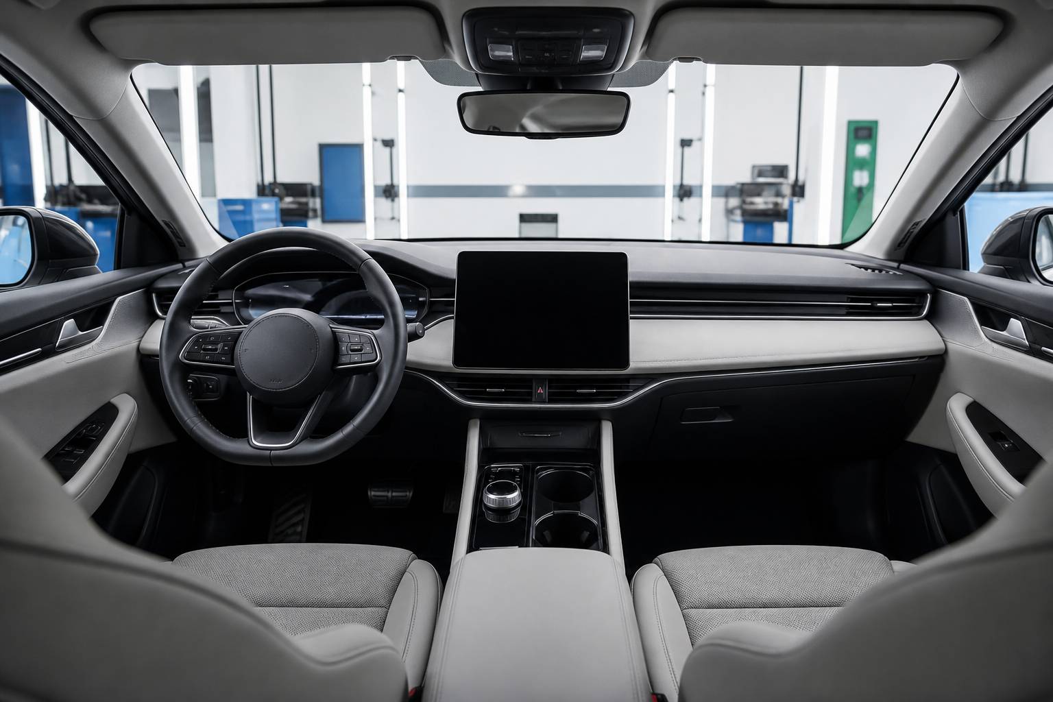 Intérieur de SUV avec tableau de bord moderne et grand écran sans contenu