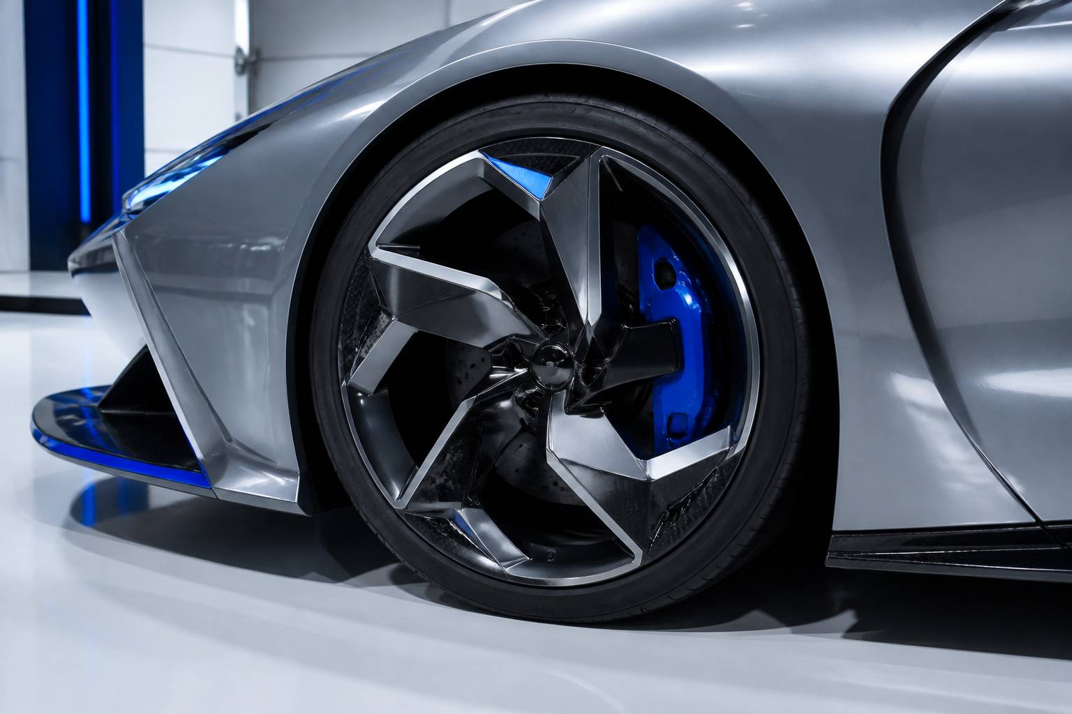 Jante en alliage aérodynamique et étrier de frein d'une hypercar électrique sans logo
